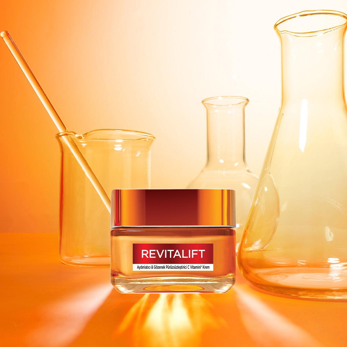 Loreal Paris Revitalift Clinical Aydınlatıcı &amp; Gözenek Pürüzsüzleştirici C Vitamini Krem