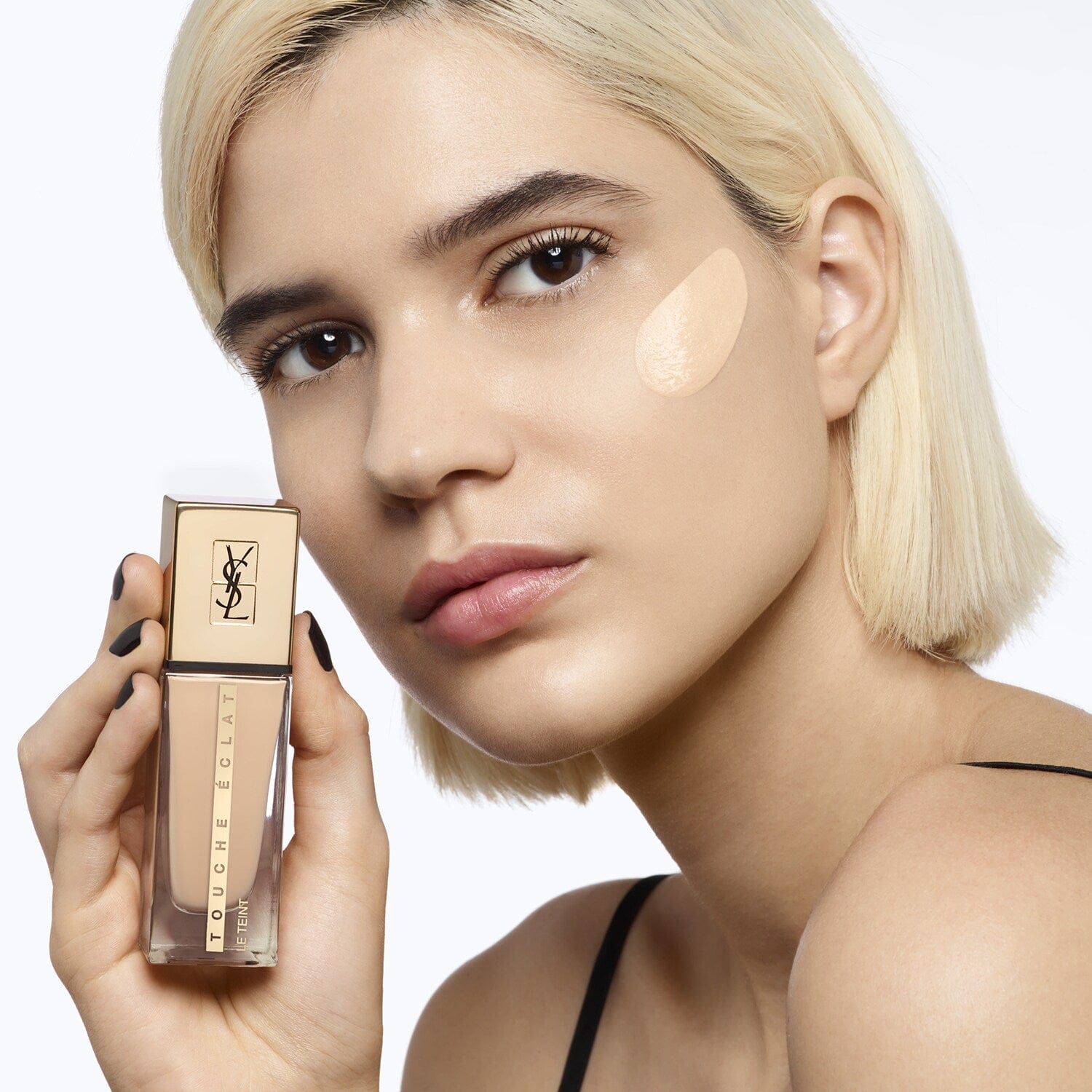 Yves Saint Laurent Touche Éclat Le Teint Foundation -B30